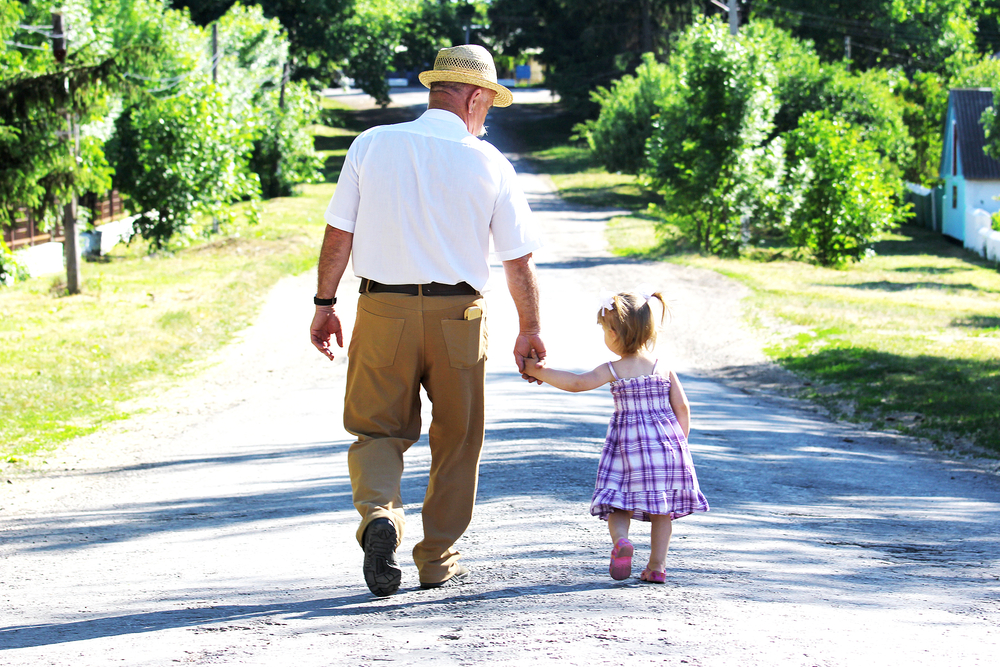 grandfather and grandaughter.jpg grandfather and grandaughter.jpg
